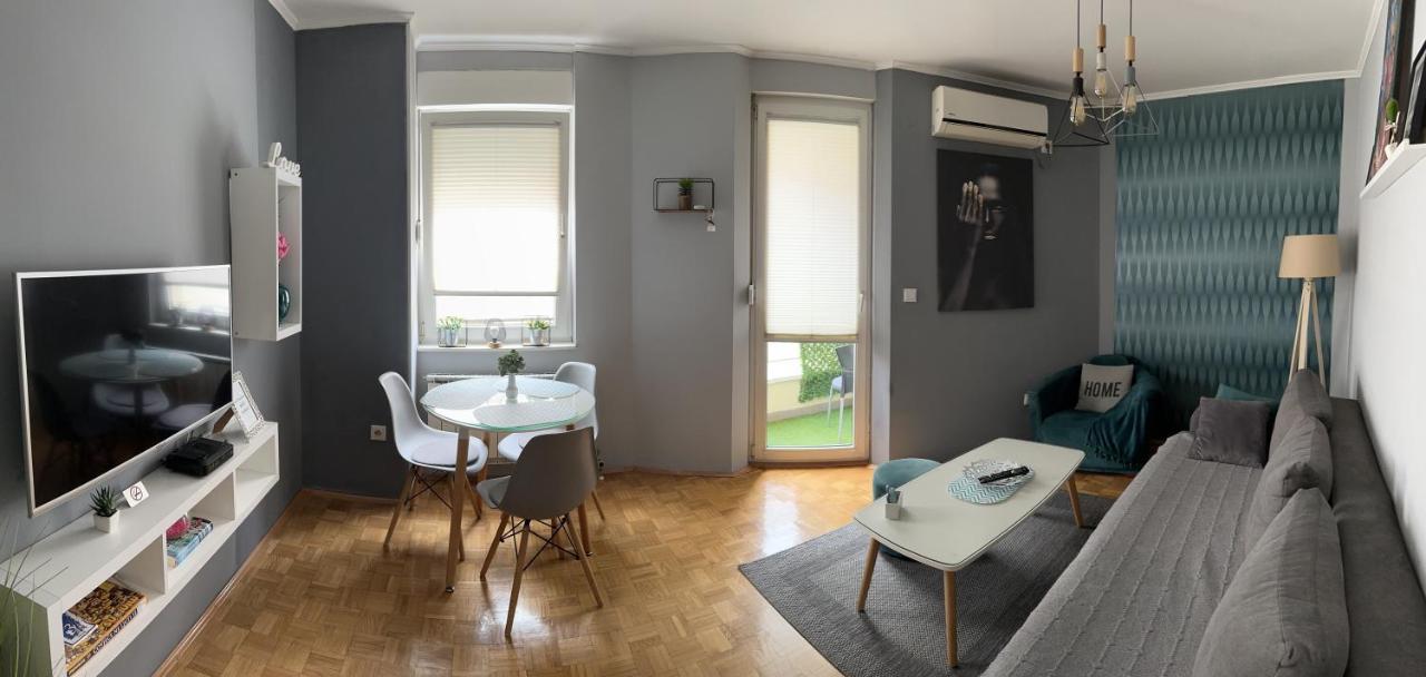 Apartment Teatar Tuzla Esterno foto