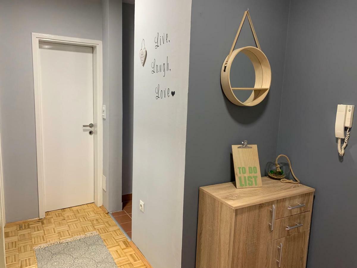 Apartment Teatar Tuzla Esterno foto