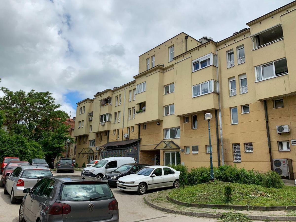 Apartment Teatar Tuzla Esterno foto
